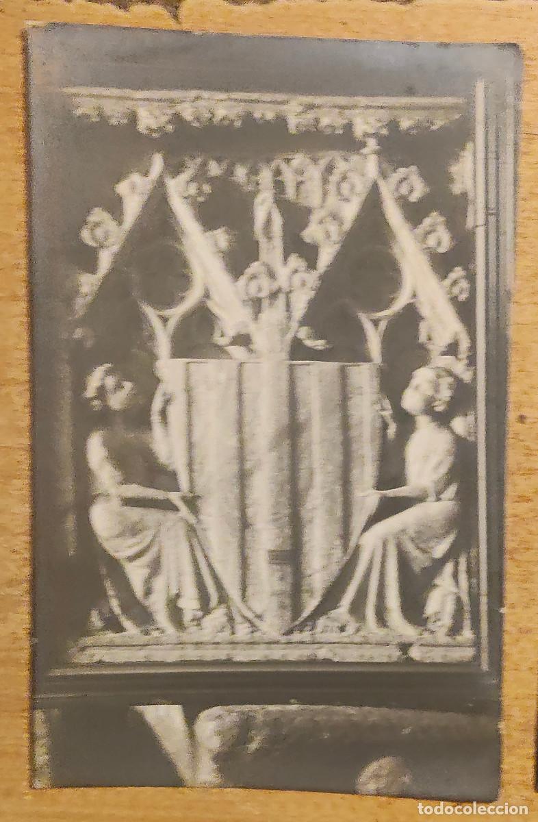 Postales: postal delfriso de la puerta del patio del Palacio Real en el Reial Monestir de Santtes creus Tarra