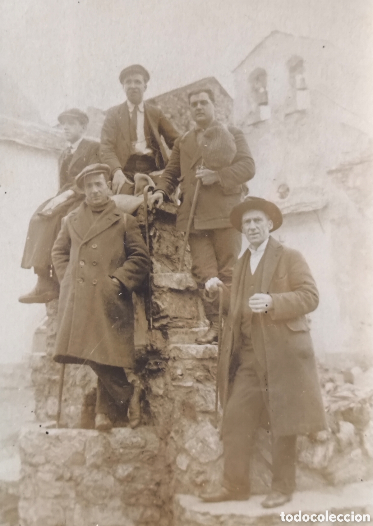 Cartes Postales: ULLASTRET CREU DEL TERME ESGL&Eacute;SIA RETRATO AMIGOS POSTAL FOTOGR&Aacute;FICA C. 1920