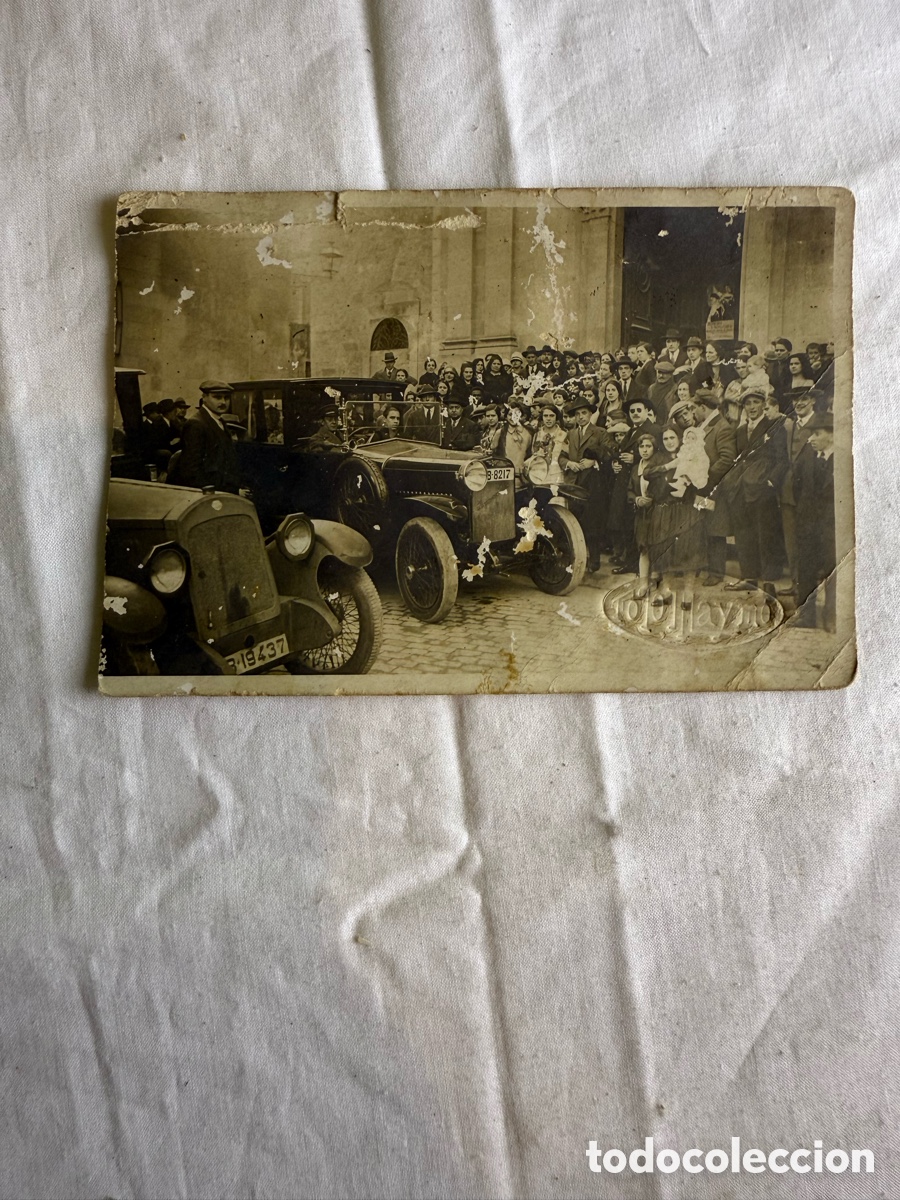 Postales: Postal fotogr&aacute;fica Barcelona 1927 &ndash; Autom&oacute;viles, iglesia y multitud