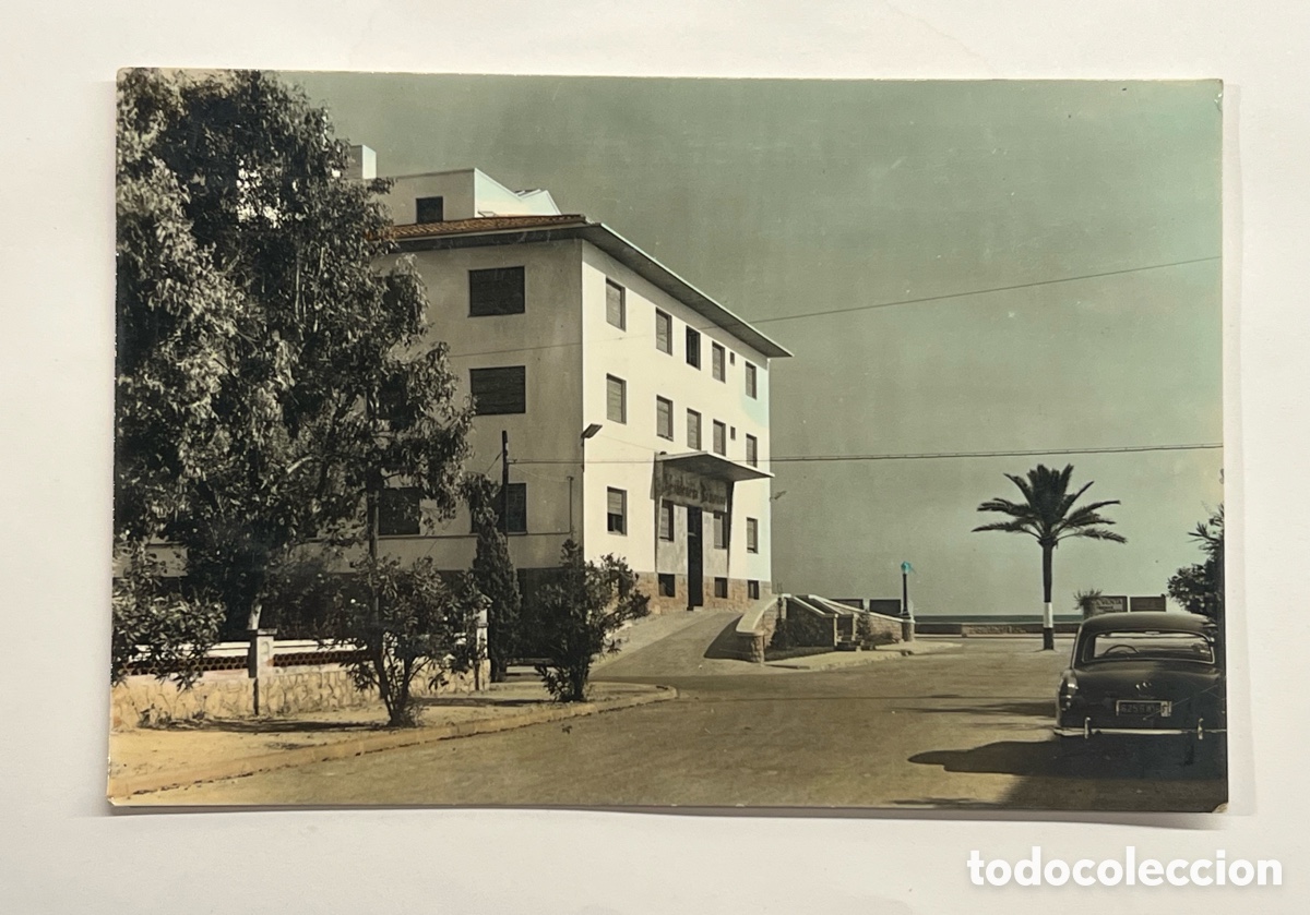 Postales: COMARRUGA - VENDRELL (Tarragona) Postal No.10, Una de las Avenidas. Foto Raymond (a.1960)