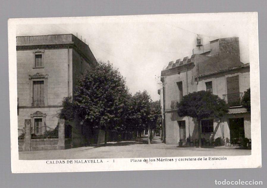 Postales: TARJETA POSTAL CALDAS DE MALAVELLA PLAZA DE LOS MARTIRES Y CARRETERA DE LA ESTACION. N&ordm; 1