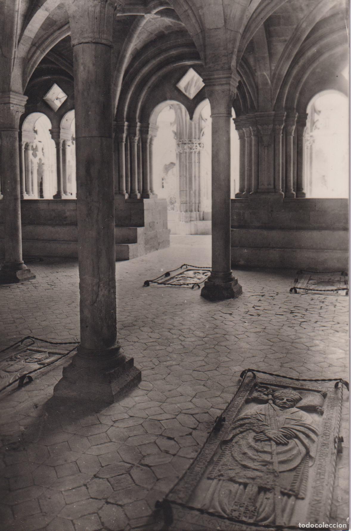 Postales: MONASTERIO DE SANTES CREUS, SALA CAPITULAR, S.XIII - FOTO RAYMOND N&ordm;22 - S/C