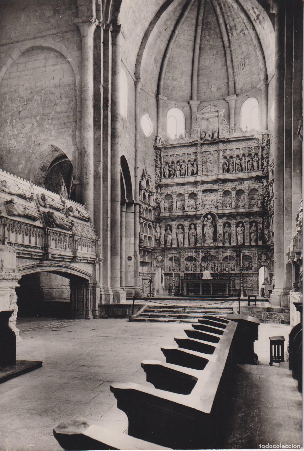Postales: REAL MONASTERIO DE POBLET, DETALLE DE LA NAVE DE LA IGLESIA Y DE LOS PANTEONES REALES - S(C