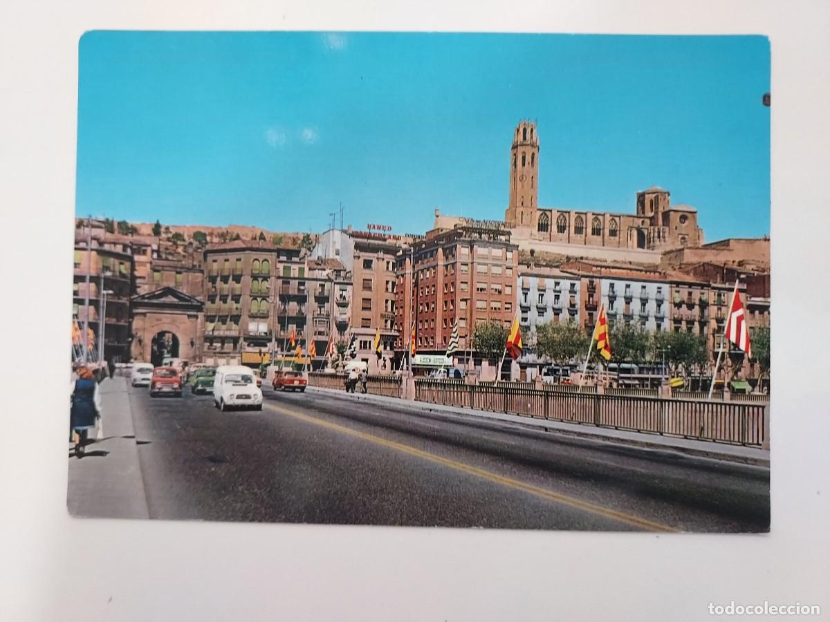 Postales: POSTAL LERIDA PUERTA DEL PUENTE. 1973. SIN CIRCULAR. CYP. Renault 4