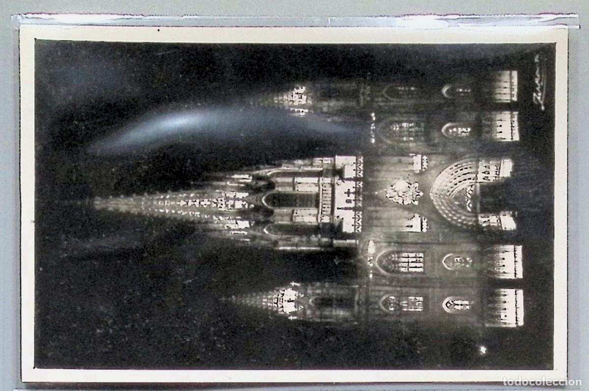 Postcards: BARCELONA.Catedral de la Santa Cruz y Santa Eulalia iluminada de noche. Postal fotogr&aacute;fica, ca. 1952