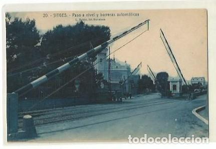 Postkarten: ANTIGUA POSTAL 20 SITGES PASO A NIVEL Y BARRERAS AUTOMATICAS L ROISIN