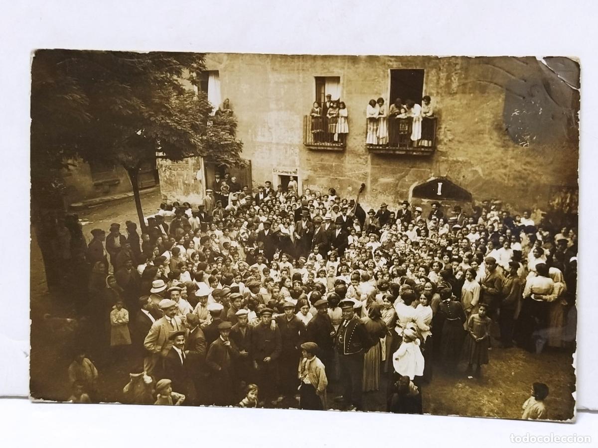 Postales: SALLENT - GENTE I MOSSO D'ESQUADRA EN PLAZA DE LA VERDURA - FOTOGRAFICA - POSTAL ANTIGUA -(116.969)