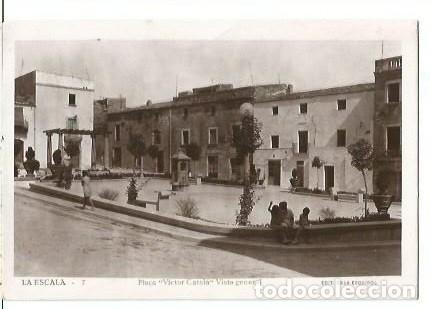 Postales: ANTIGUA POSTAL 7 LA ESCALA PLA&Ccedil;A VICTOR CATALA VISTA GENERAL EDIT CASA ESQUIROL