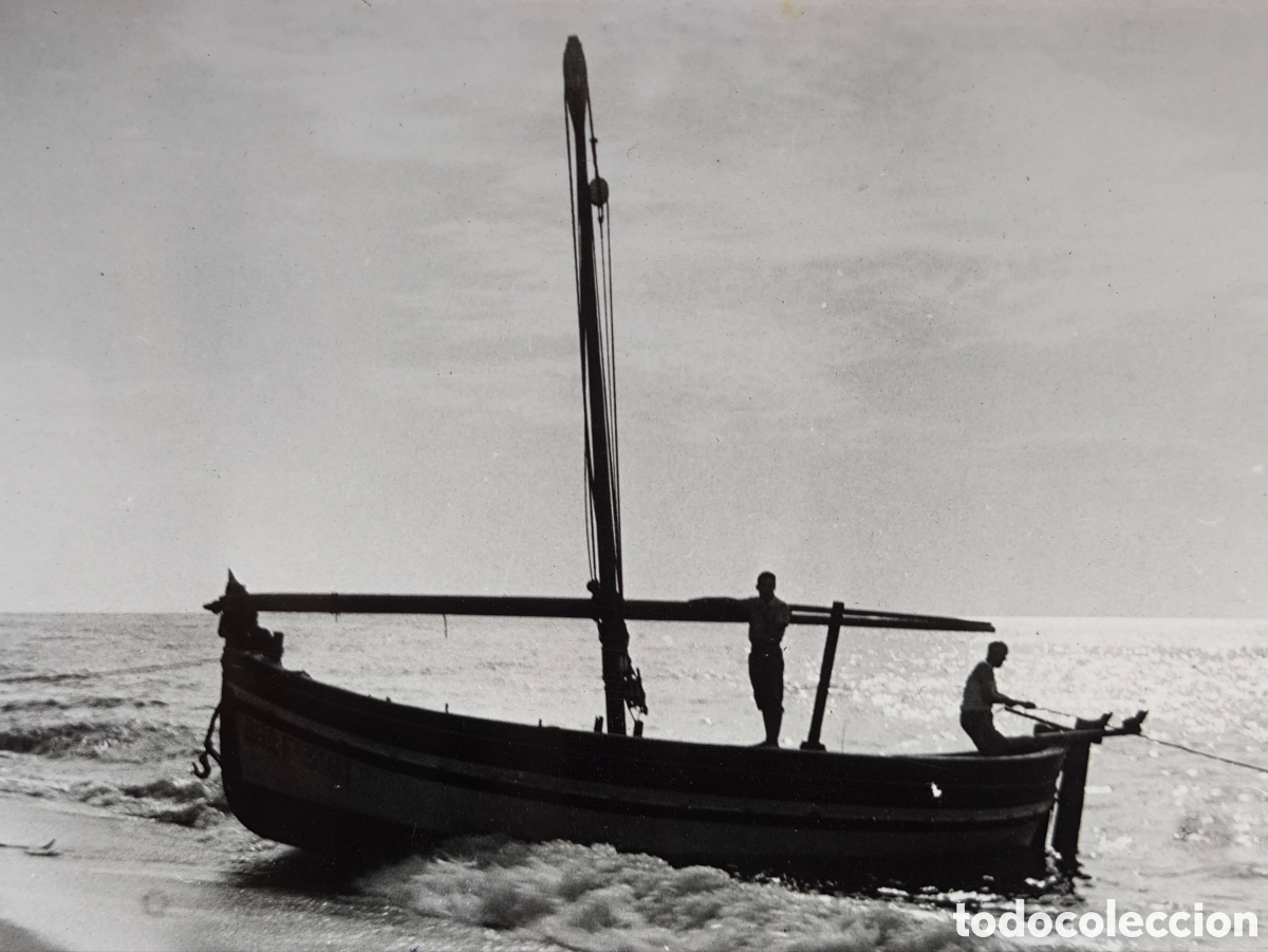 Postales: VILASSAR DE MAR PLATJA BARCA PESCADORS POSTAL FOTOGR&Aacute;FICA FOTOGRAF&Iacute;A ARXIU CUY&Aacute;S MARESME C. 1955