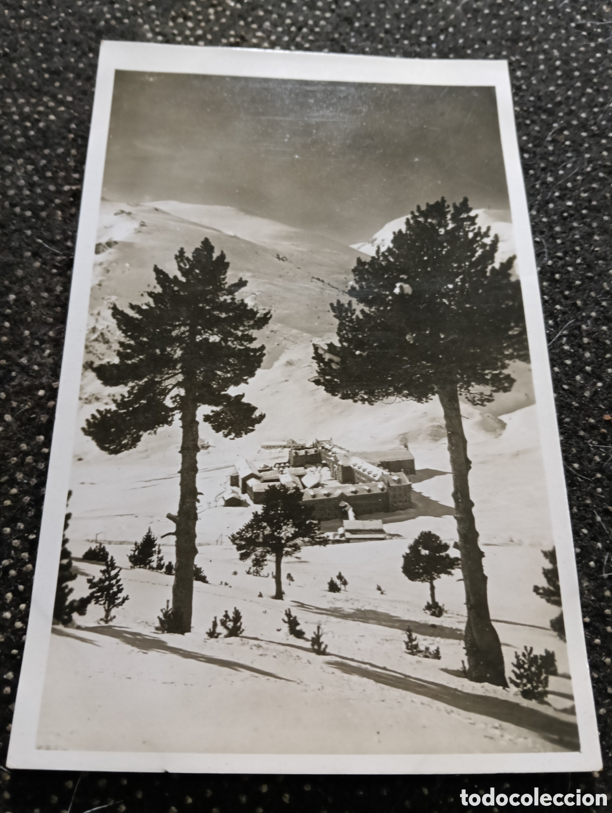 Postales: Queralbs. N&uacute;ria. El Santuario desde el bosque de la Virgen N&uacute;ria 1945.