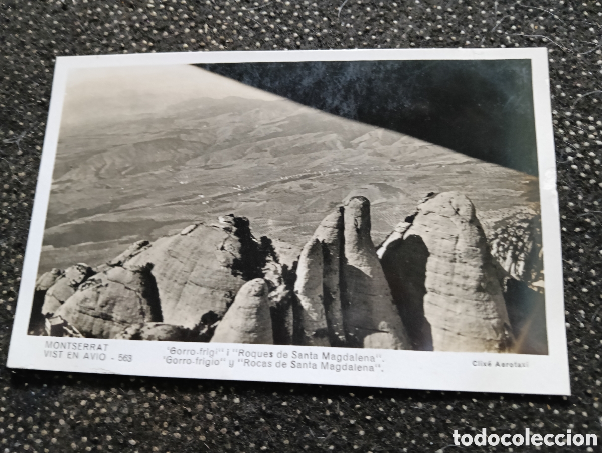 Postales: Montserrat visto en avi&oacute;n, Gorro Frigit i rocas de Santa Magdalena