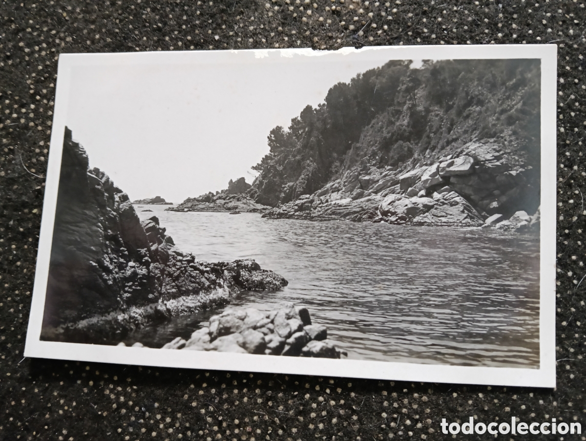 Postales: Lloret de Mar, Rocas de Santa Cristina, Cala de Treumal. Parte superior algo carcomida.