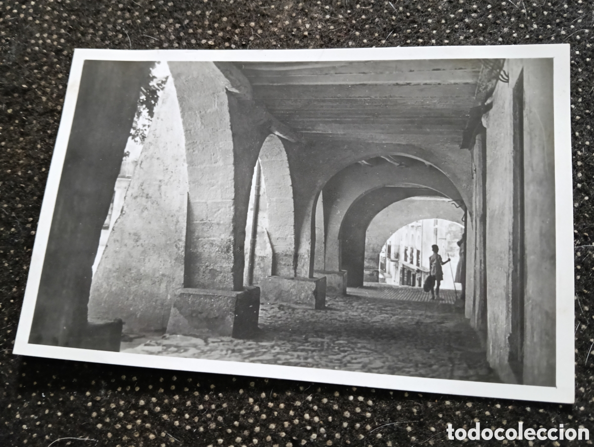Postales: La Selva Arbusias Gerona detalle de la plaza y los arcos.