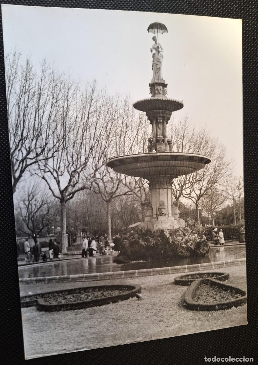 Postales: ANTIGUA FOTO/ POSTAL ORIGINAL 18 X 13 - BARCELONA - DAMA DEL PARAGUAS - BUEN ESTADO