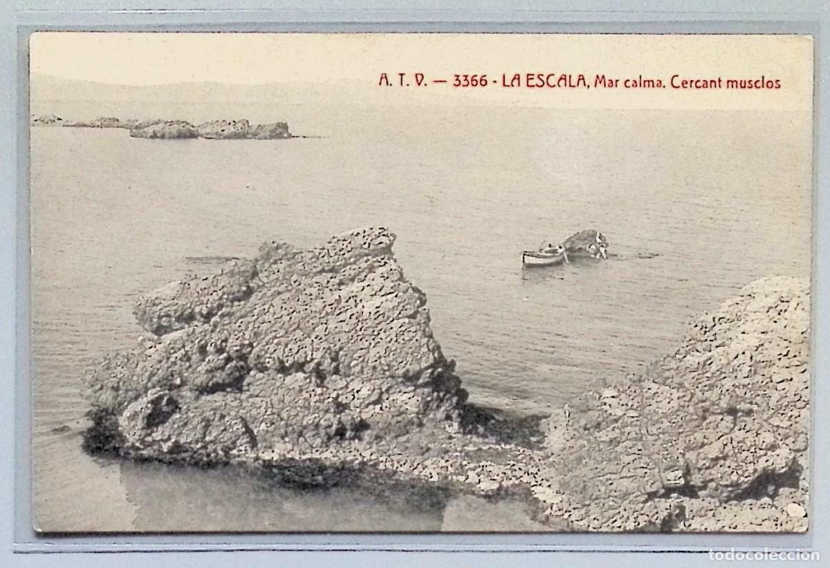 Postales: L&rsquo;ESCALA (Girona). Mar calma. Cercant musclos.Tarjeta postal ilustrada en blanco y negro