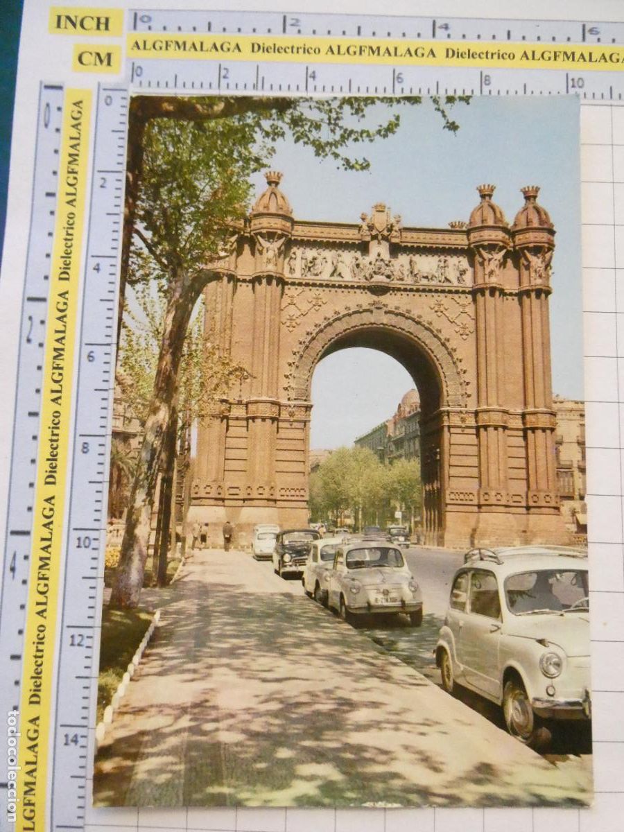 Postales: POSTAL DE BARCELONA. A&Ntilde;O 1961. ARCO DEL TRIUNFO SEAT 600. 701 LUX COLOR. 580