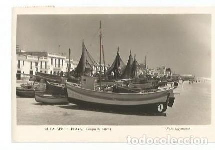 Postales: ANTIGUA POSTAL 23 CALAFELL PLAYA GRUPO DE BARCAS FOTO RAYMOND ESCRITA 1956