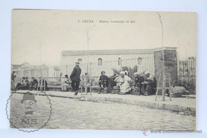 Postales: Antigua Postal Animada - 7. Ceuta. Moros Tomando el Sol - Sin Circular - Foto 1