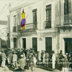 Postales: CEUTA. 14 ABRIL 1931. LA BANDERA DE LA REPÚBLICA EN EL EDIFICIO DE TELÉGRAFOS. FOTOGRÁFICA. RARA.. Lote 72408803
