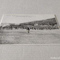 Cartes Postales: POSTAL CEUTA - EL REGIMIENTO DE CEUTA COMIENDO EL RANCHO EN LA ESPLANADA DEL CUARTEL. Lote 196626486