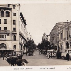 Postales: CEUTA, CALLE DE LA LIBERTAD. ED. FOTO ROISIN Nº 28. POSTAL FOTOGRAFICA ESCRITA EN 1932. Lote 363255935