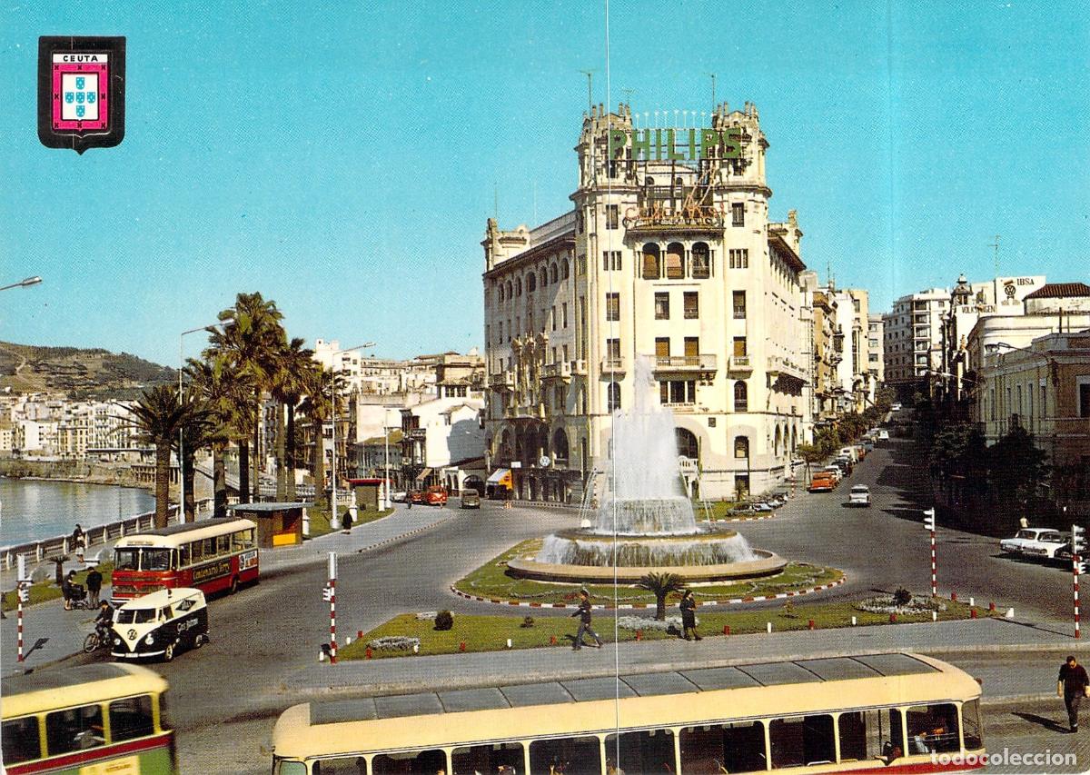 Postales: Postal de Ceuta - Plaza General Galera con Fuente y Gran Edificio - Foto 1