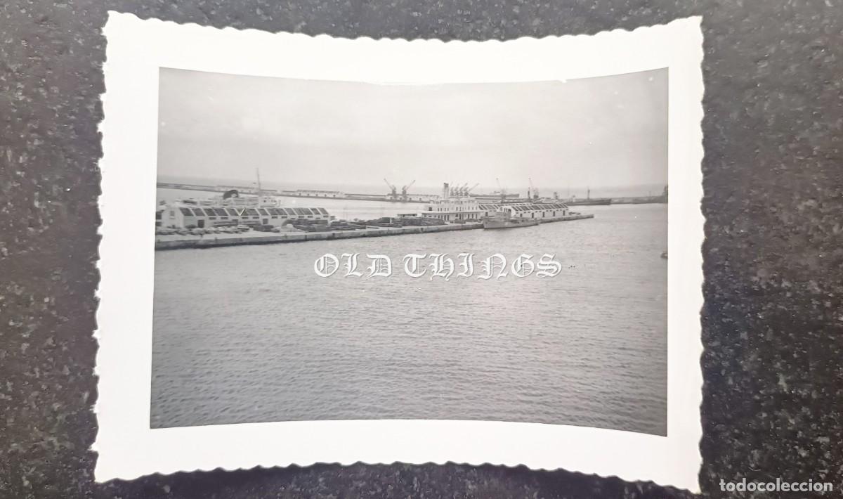 Postales: FOTOGRAFIA DE DEL PUERTO DE CEUTA - A&Ntilde;O 1955 - CASA ROS - MIDE 9,5 X 7 CMS.