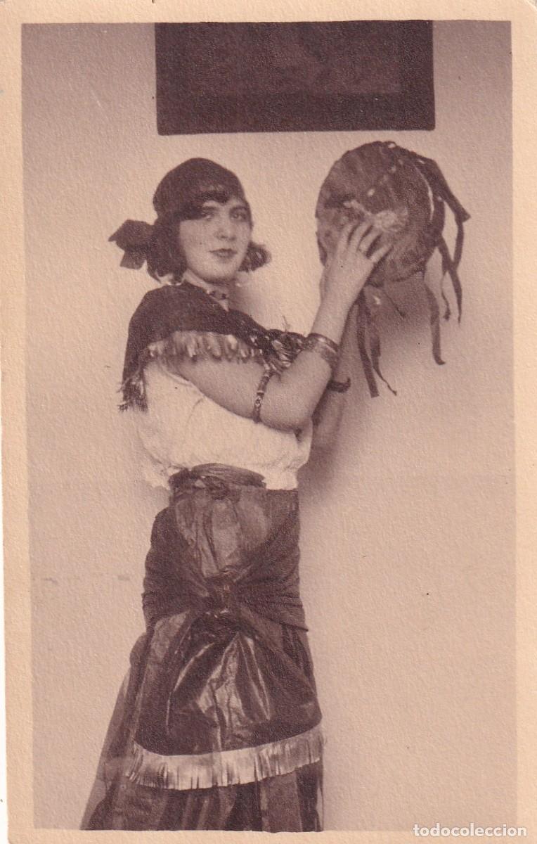 Postales: Fotograf&iacute;a formato postal. Mujer con pandereta Asunci&oacute;n Topete. Laboratorio Casa Ros Ceuta.