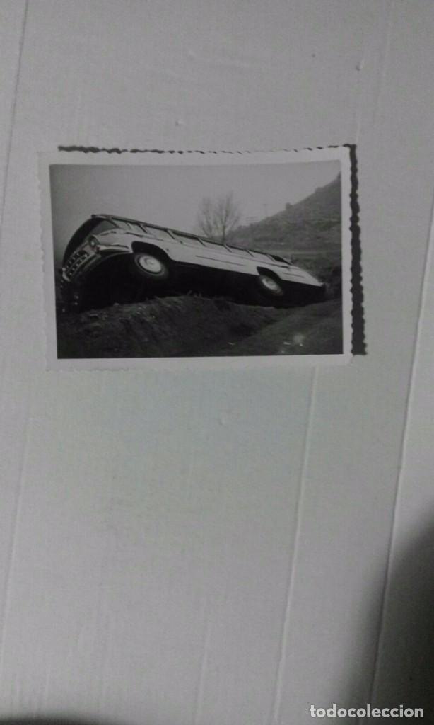 Postales: Autocar volcado - Foto 1