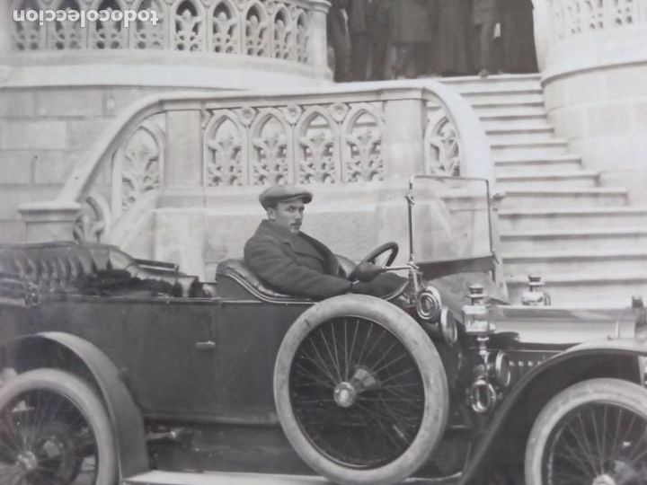 Postales: Postal con coche de &eacute;poca y escalinata. - Foto 2