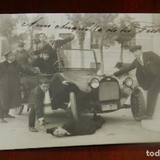 Postales: FOTOGRAFIA DE AUTOMOVIL, COCHE SIMULANDO UN ATROPELLO, ESCRITA POR REVERSO EN MADRID, AÑO 1919.. Lote 314095058