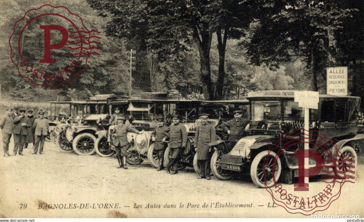 Postales: 61 - BAGNOLES DE LORNE - Les Autos avec Chauffeurs dans le parc de lEtablissement. AUTOMOBILE