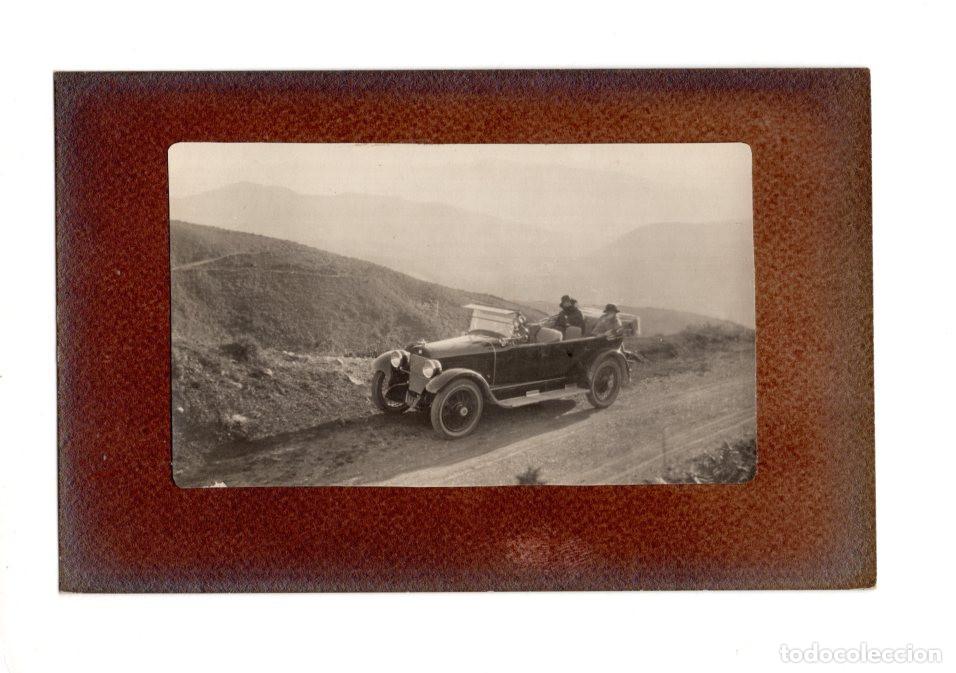 Postales: COCHE DESCAPOTABLE CIRCULANDO POR UNA CARRETERA DE MONTA&Ntilde;A, D&Eacute;CADA DE 1920.