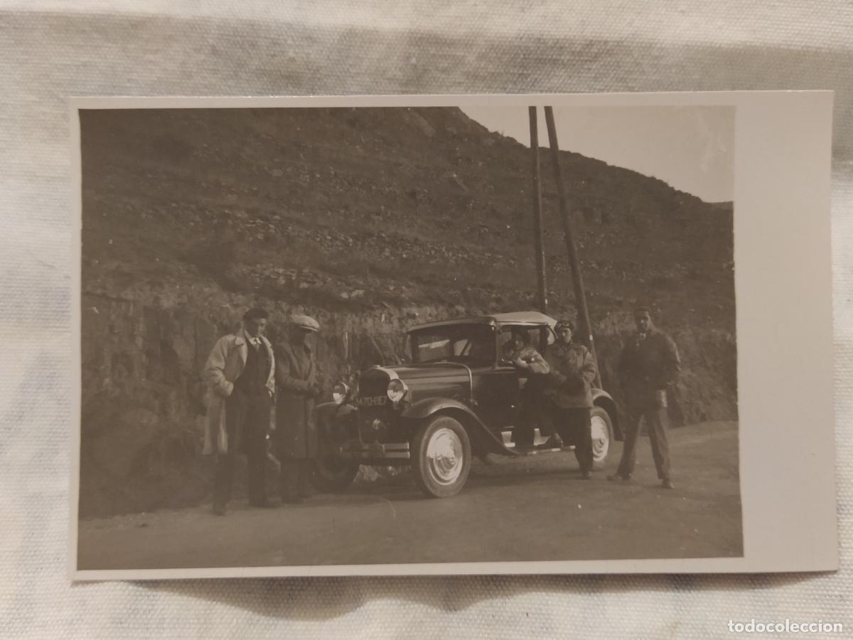 Postales: COCHE EN CARRETERA - FOTOGRAFICA - POSTAL ANTIGUA -(116.111)