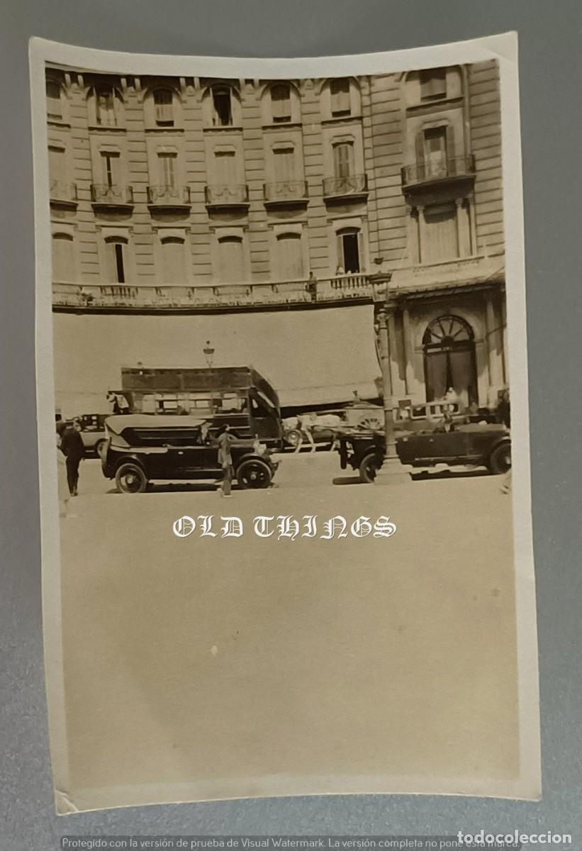 Postales: FOTOGRAFIA DE BARCELONA, AUTOMOVILES, COCHES A&Ntilde;OS 40, MIDE 8,5 X 6 CMS.