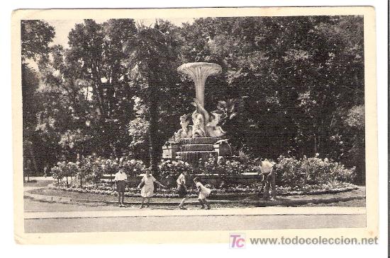 Postcards: POSTAL DE MADRID.JUEGOS DE LOS NI&Ntilde;OS EN LOS PARQUES DE MADRID.EL RETIRO-FUENTE DE LOS DELFINES