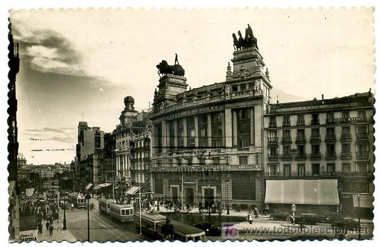 Postales: MADRID, EDIFICIO DEL BANCO DE BILBAO Y CALLE DE ALCALA,            P20442 - Foto 1