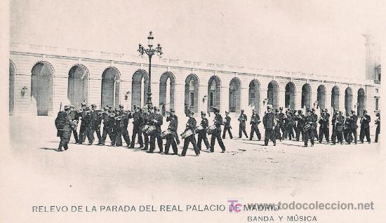 Postkarten: Relevo de la parada del Real Palacio de Madrid. Banda y M&uacute;sica. Antes de 1906. NO CIRCULADA