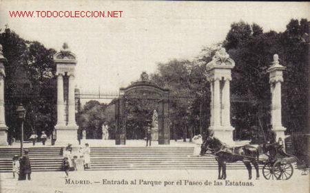 Cartoline: TARJETA POSTAL DE MADRID.- ENTRADA AL PARQUE POR EL PASEO DE LAS ESTATUAS.