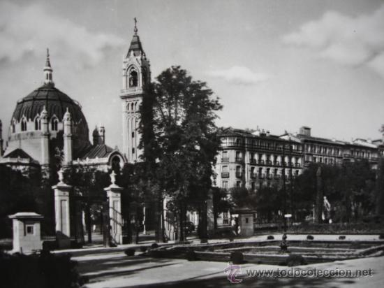 Postales: MADRID.S/C,RETIRO.PUERTA HERNANI - Foto 1