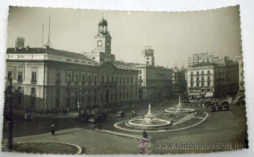 Postcards: Postal Puerta del Sol con edificio Domech al fondo a&ntilde;os 50