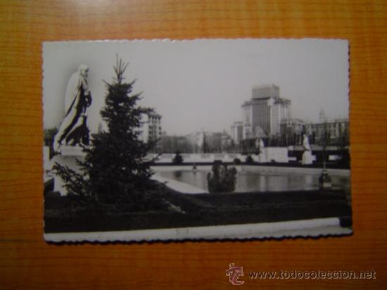 Postales: POSTAL MADRID JARDINES DE PALACIO Y EDIFICIO DE LA PLAZA DE ESPA&Ntilde;A ESCRITA - Foto 1