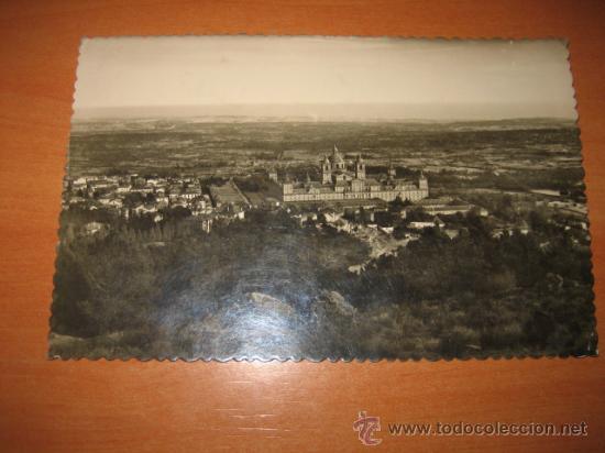 Cartes Postales: 5.-SAN LORENZO DEL ESCORIAL.VISTA GENERAL (DESDE LA PRESA).ED.GARRABELLA.-CIRCULADA