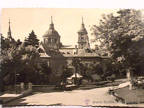 Postales: POSTAL DE EL ESCORIAL (PLAZA DE JACINTO BENAVENTE) DE LOS A&Ntilde;OS 50