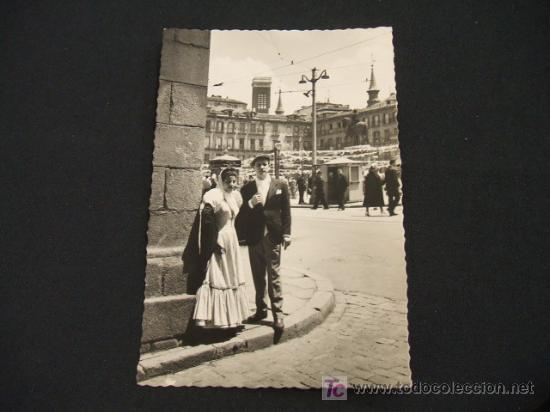 Postales: UNA PAREJA TIPICA - MADRID - - Foto 1