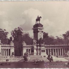 Postales: MADRID: MONUMENTO A ALFONSO XII EN EL RETIRO. ED. DOMÍNGUEZ. CIRCULADA (AÑOS 50). Lote 23893283