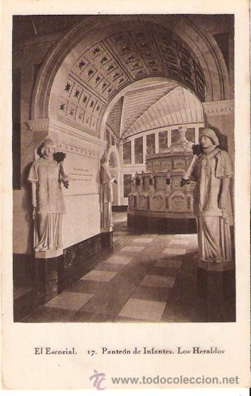 Postales: TARJETA POSTAL. EL ESCORIAL. N&ordm; 17. PANTEON DE LOS INFANTES, LOS HERALDOS. ED. HAUSER Y MENET.