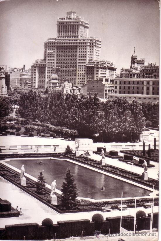 Postales: MADRID - JARDINES DEL PALACIO DE ORIENTE AL FONDO EDIFICIO ORIENTE - Foto 1