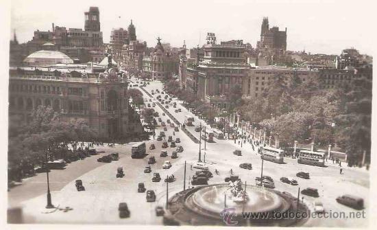Postais: TARJETA POSTAL DE MADRID.PANORAMICA DE LA PLAZA DE LA CIBELES Y CALLE DE ALCALA. GARCIA GARRABELLA.