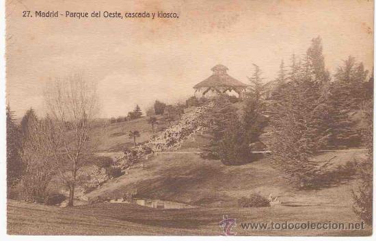 Cartoline: TARJETA POSTAL DE MADRID.27. PARQUE DEL OESTE, CASCADA Y KIOSCO. EDICION EXTRA MADRID.